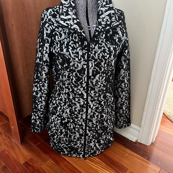 Tonia Debellis made in Canada jacket. Stretch! - Picture 5 of 14